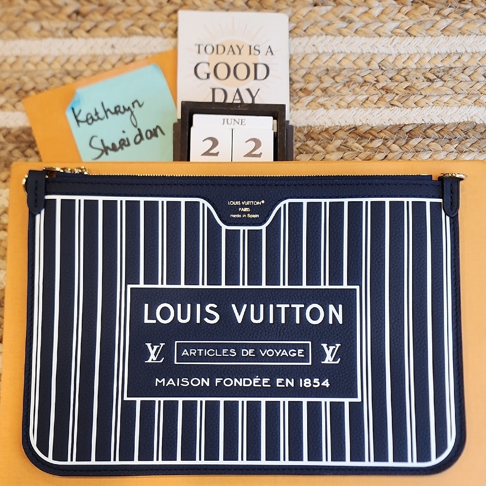 BNEW UNUSED Louis Vuitton LV INSIDE OUT LEATHER NAVY BLUE POCHETTE POUCH
